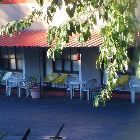 Capricorn Motel Royale 1000 Islands Lansdowne Eksteriør billede
