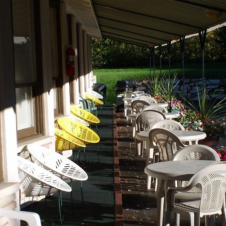 Capricorn Motel Royale 1000 Islands Lansdowne Eksteriør billede