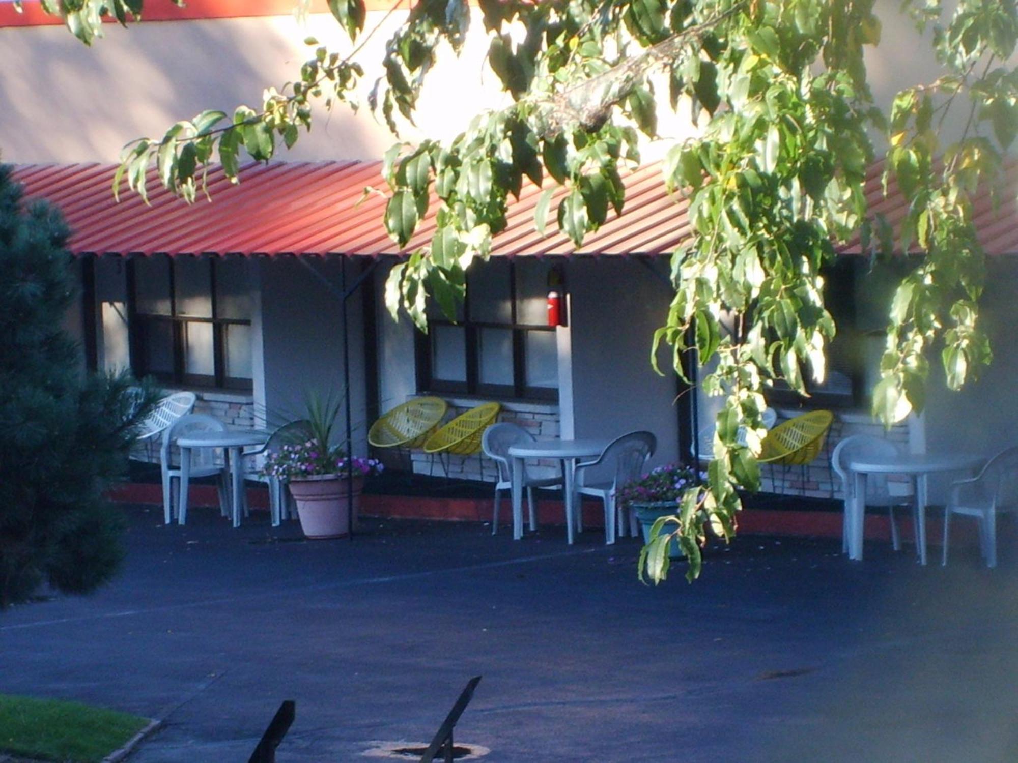 Capricorn Motel Royale 1000 Islands Lansdowne Eksteriør billede