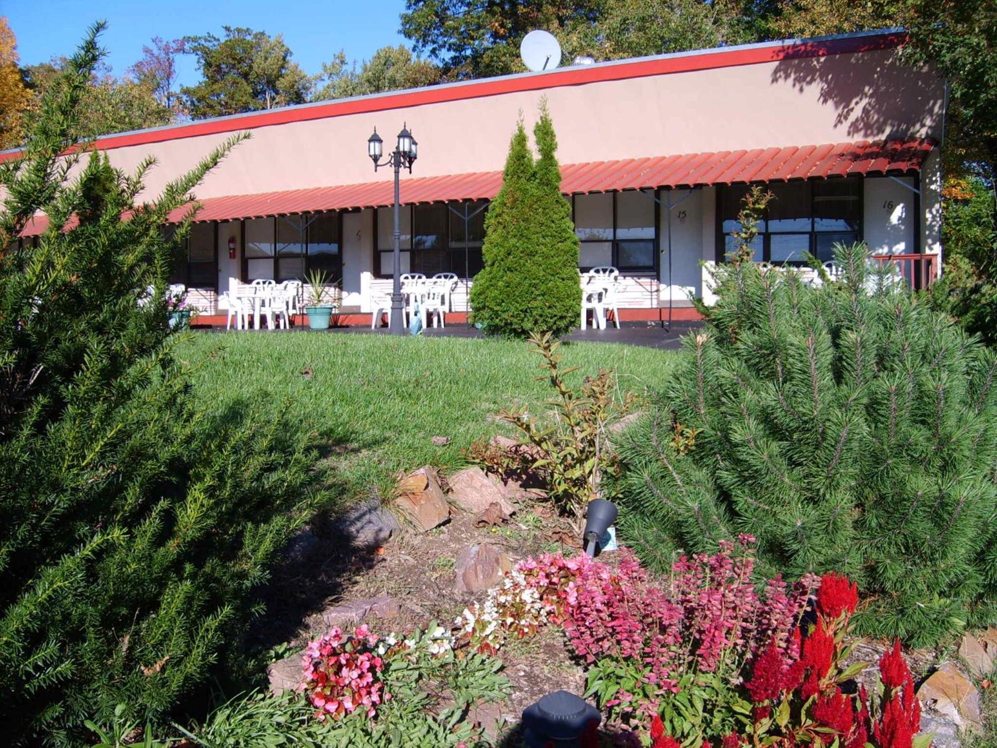 Capricorn Motel Royale 1000 Islands Lansdowne Eksteriør billede