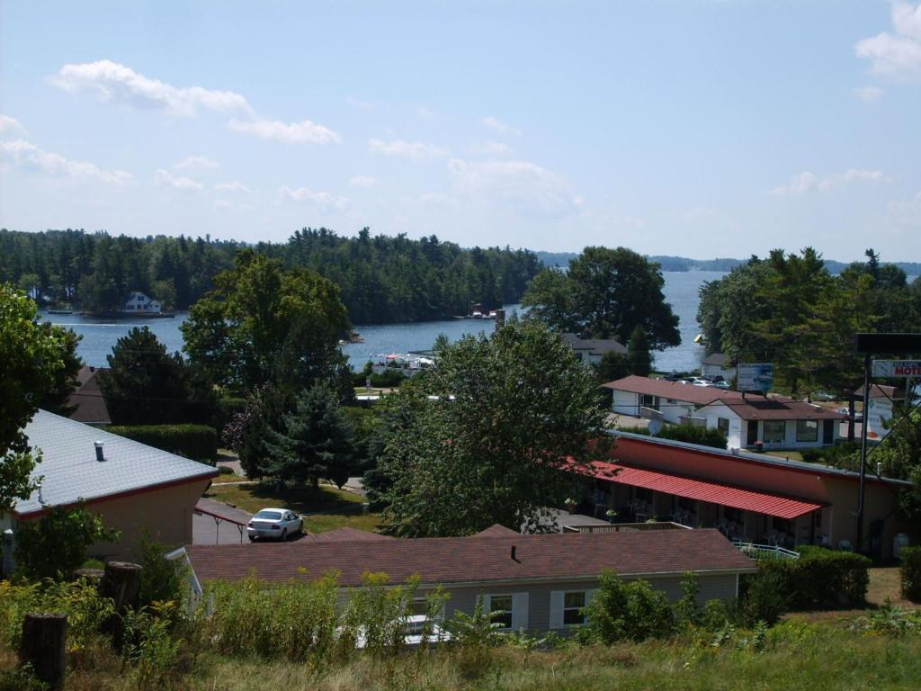 Capricorn Motel Royale 1000 Islands Lansdowne Eksteriør billede