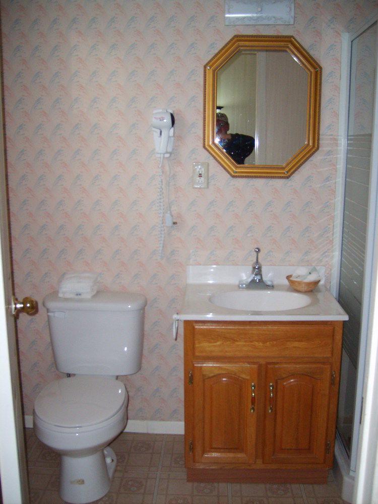 Capricorn Motel Royale 1000 Islands Lansdowne Eksteriør billede