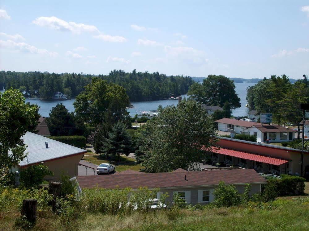 Capricorn Motel Royale 1000 Islands Lansdowne Eksteriør billede