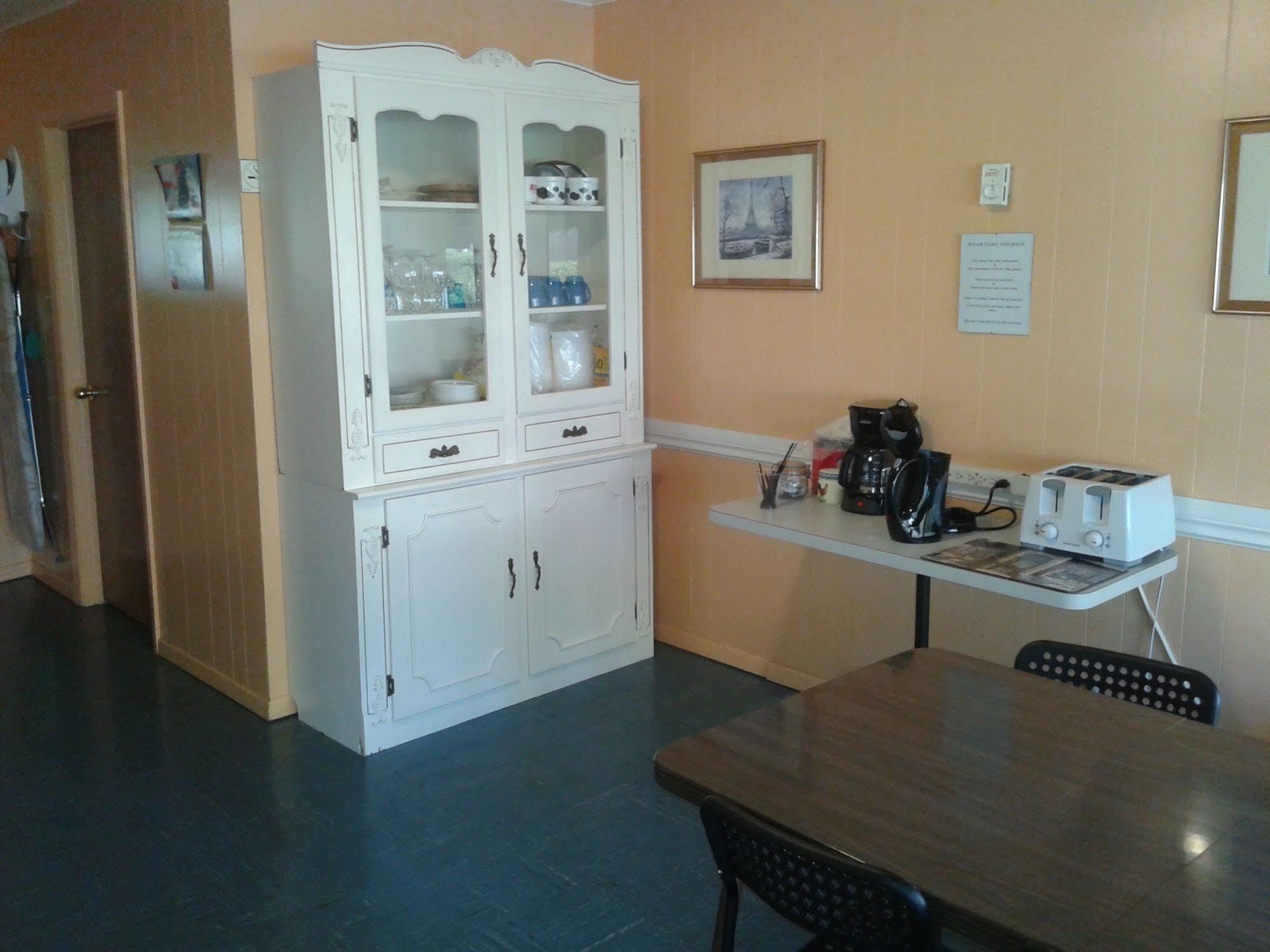 Capricorn Motel Royale 1000 Islands Lansdowne Eksteriør billede