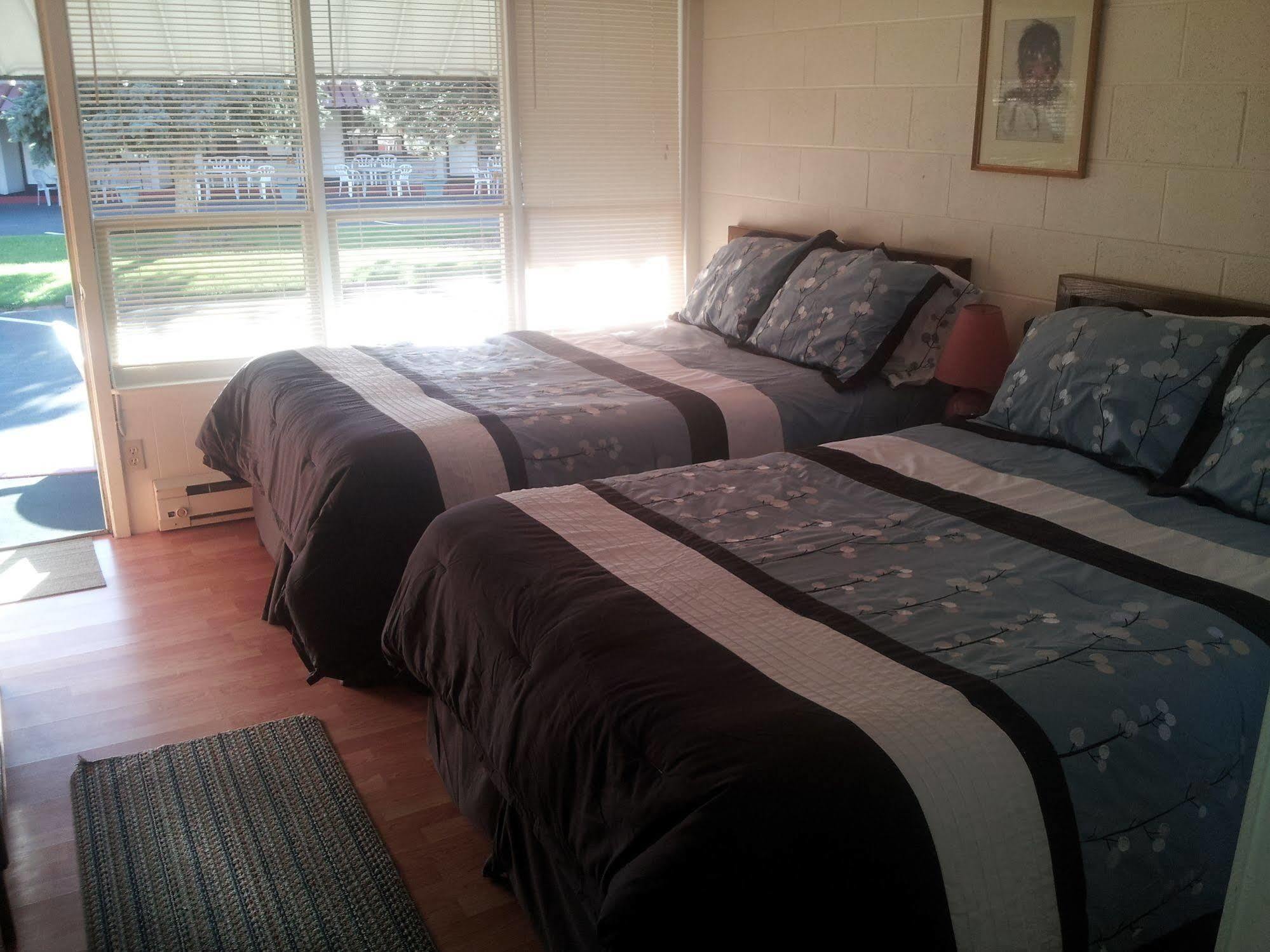 Capricorn Motel Royale 1000 Islands Lansdowne Eksteriør billede