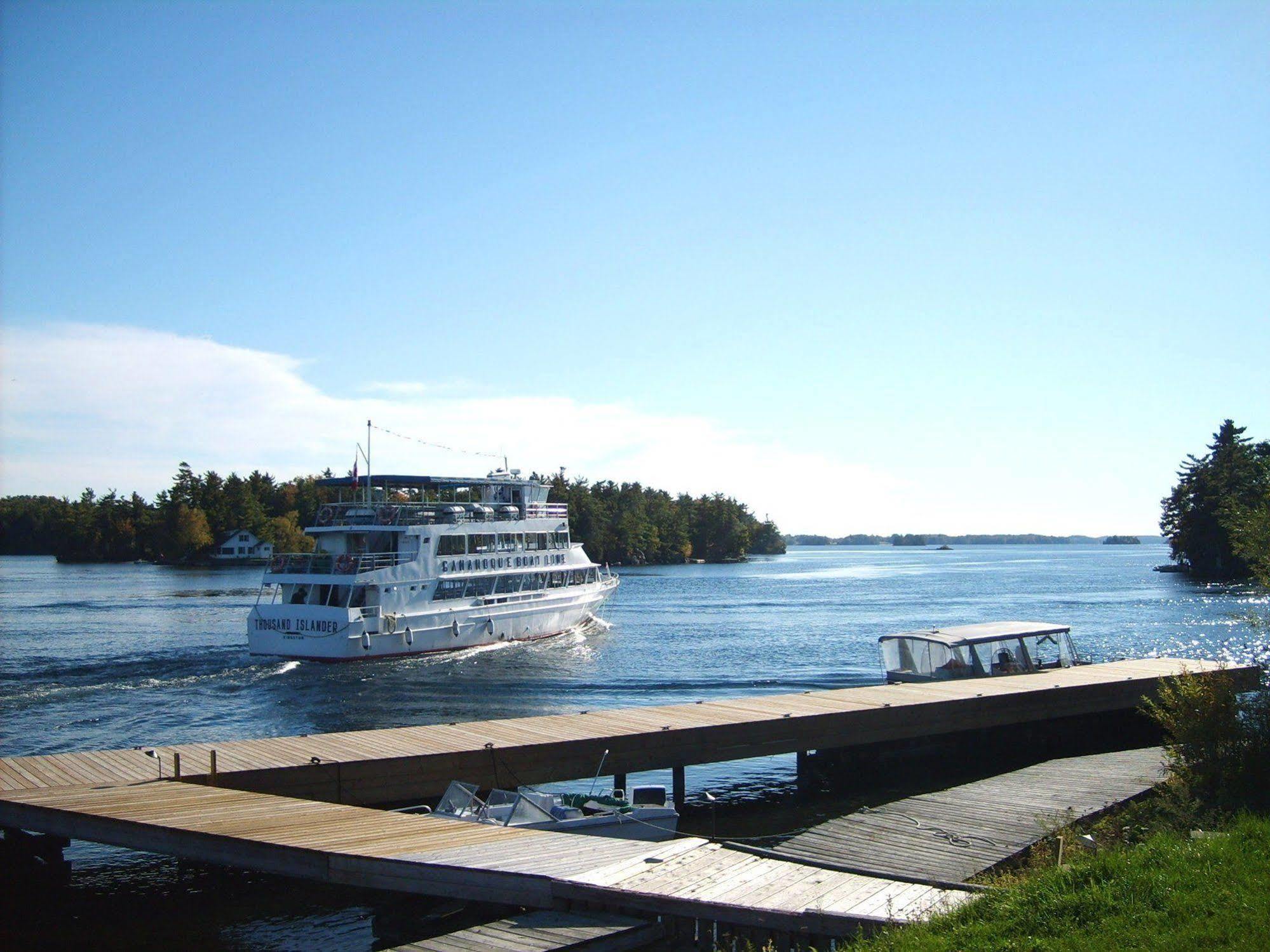 Capricorn Motel Royale 1000 Islands Lansdowne Eksteriør billede