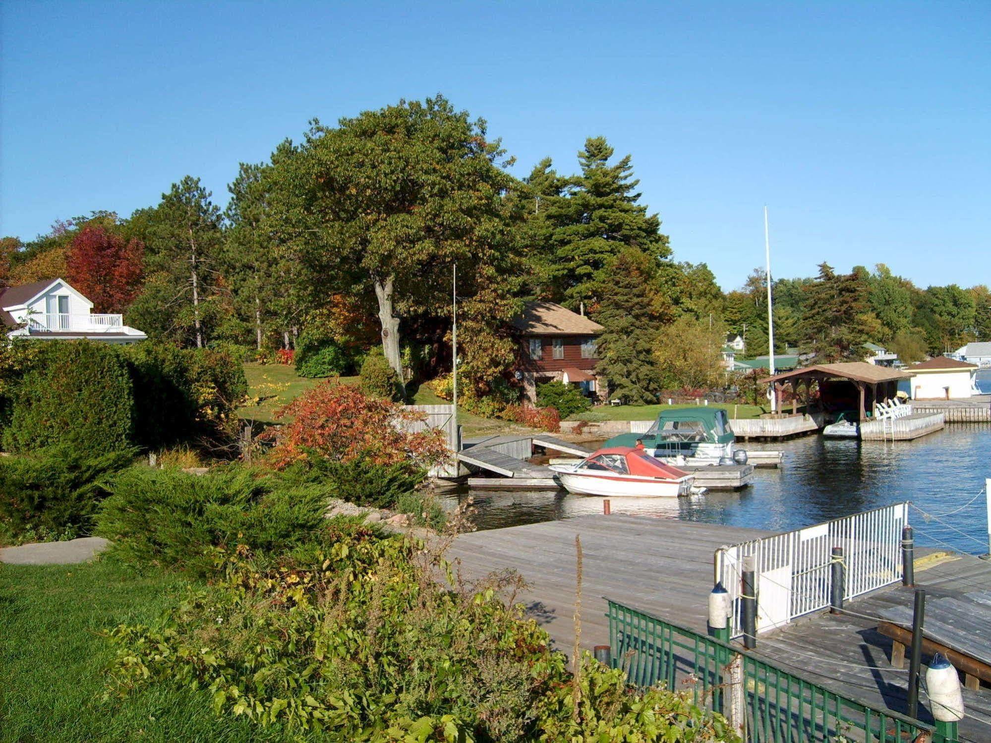 Capricorn Motel Royale 1000 Islands Lansdowne Eksteriør billede