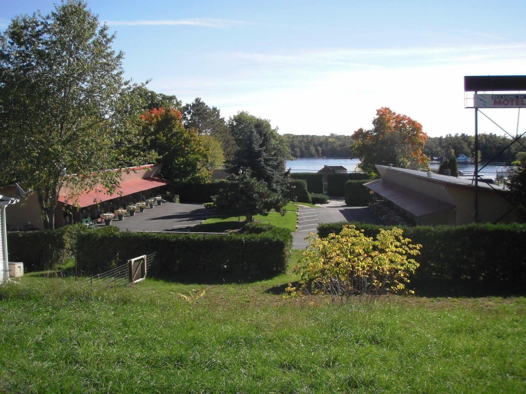 Capricorn Motel Royale 1000 Islands Lansdowne Eksteriør billede