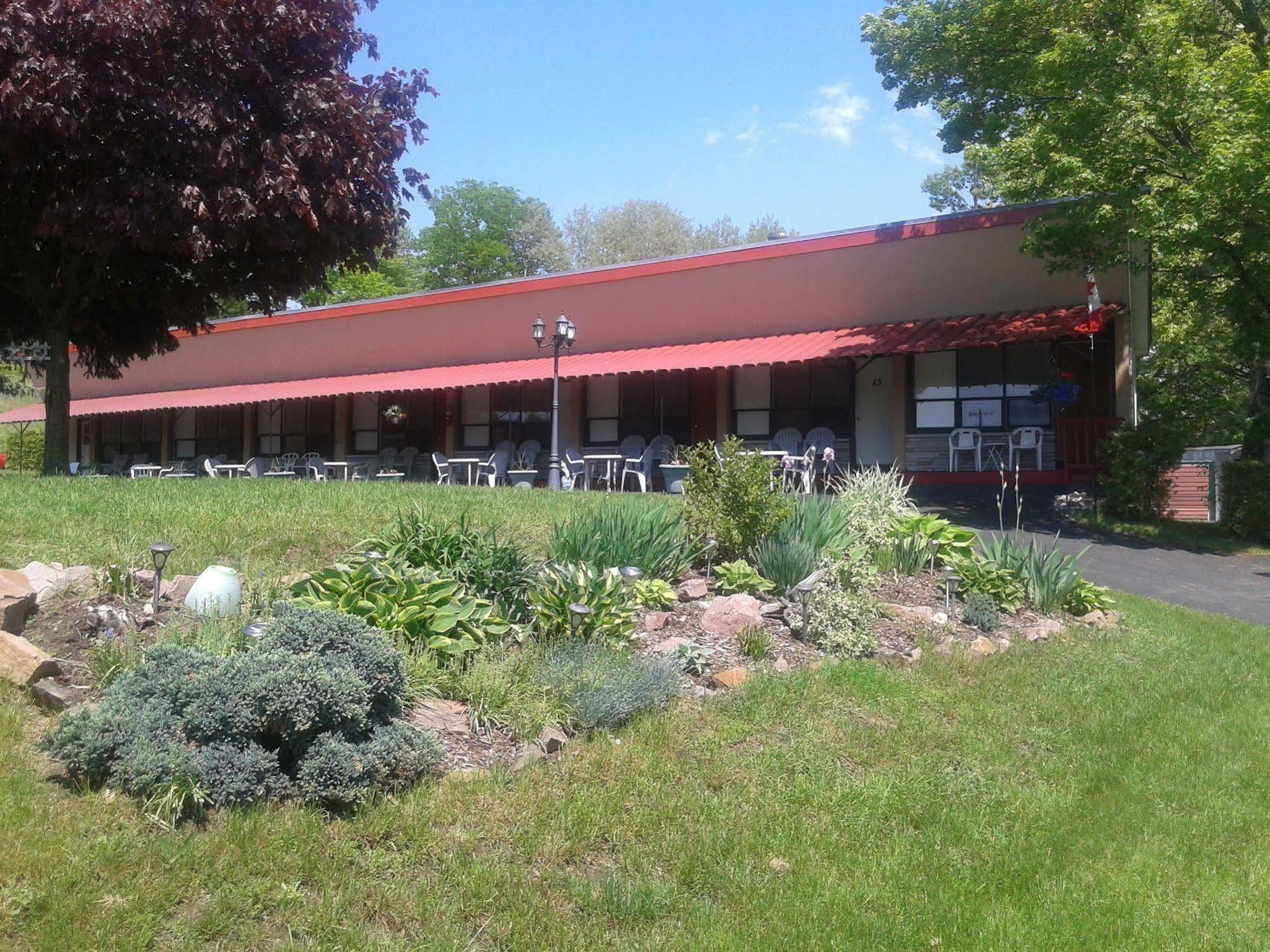 Capricorn Motel Royale 1000 Islands Lansdowne Eksteriør billede